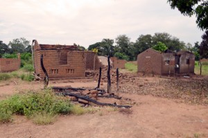 Burned down village on way to Bossangoa (Photo: Valerie Kaye/Caritas)